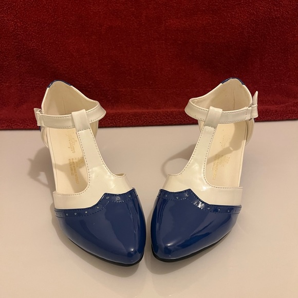 Angel Steps Layla T-Strap, Royal Blue/White Patent shoes; Size 7.5 Medium - Picture 9 of 12